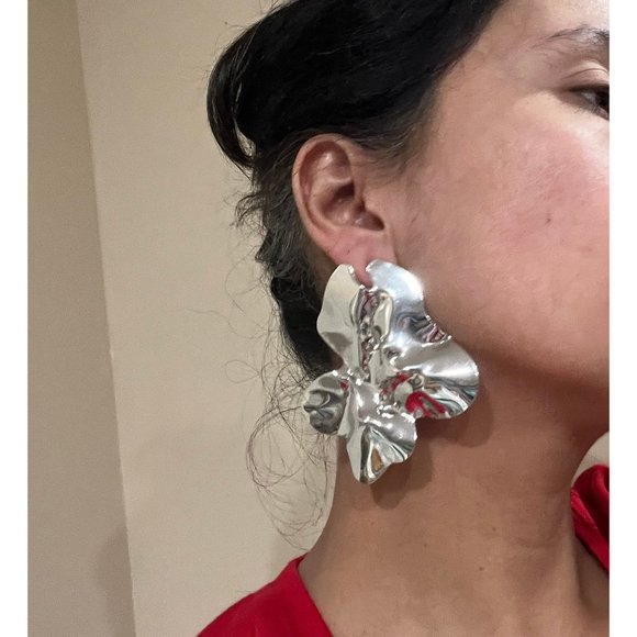 Big Silver stud earrings huge statement bold large abstract petal chunky shiny - Picture 2 of 5